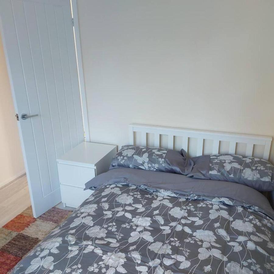 Lovely & Beautiful 2 Bed-Apartment In Borehamwood Exterior photo