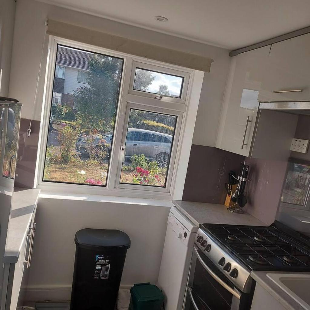 Lovely & Beautiful 2 Bed-Apartment In Borehamwood Exterior photo