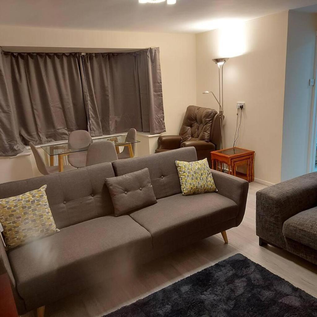 Lovely & Beautiful 2 Bed-Apartment In Borehamwood Exterior photo