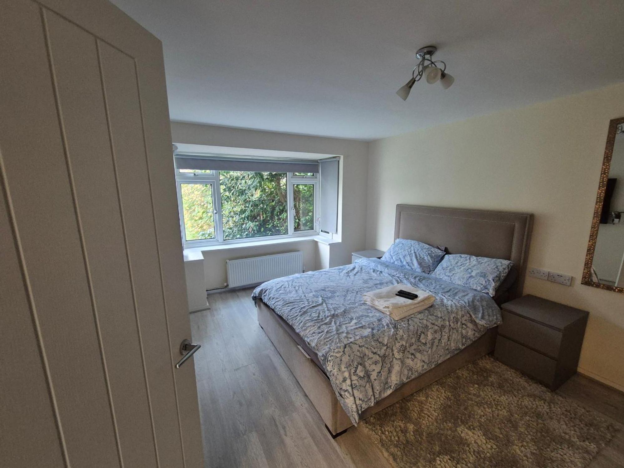 Lovely & Beautiful 2 Bed-Apartment In Borehamwood Exterior photo