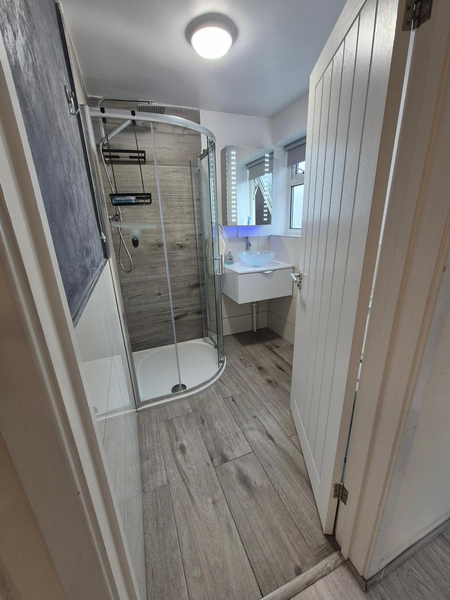 Lovely & Beautiful 2 Bed-Apartment In Borehamwood Exterior photo