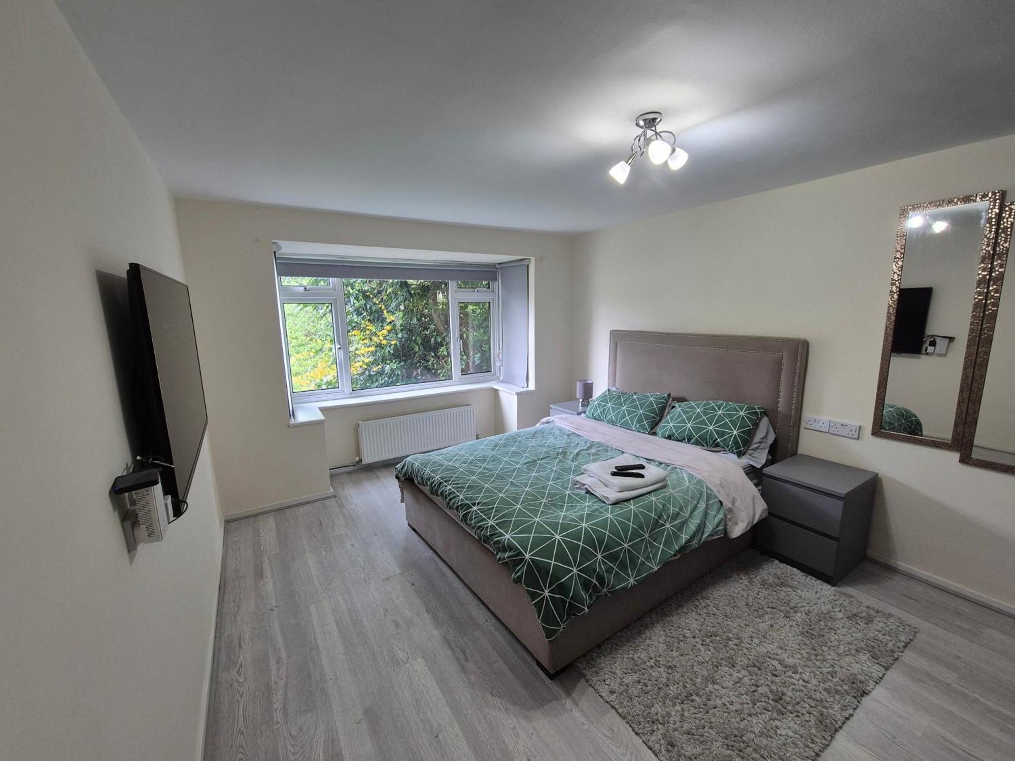 Lovely & Beautiful 2 Bed-Apartment In Borehamwood Exterior photo